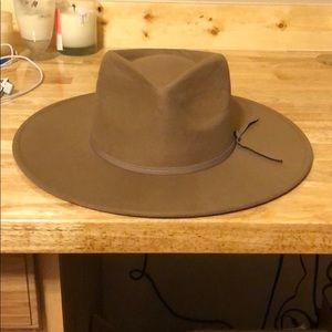 Nwt pecan Finn tie hat